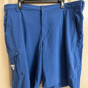 Columbia Men's Vibrant Blue Cargo Shorts